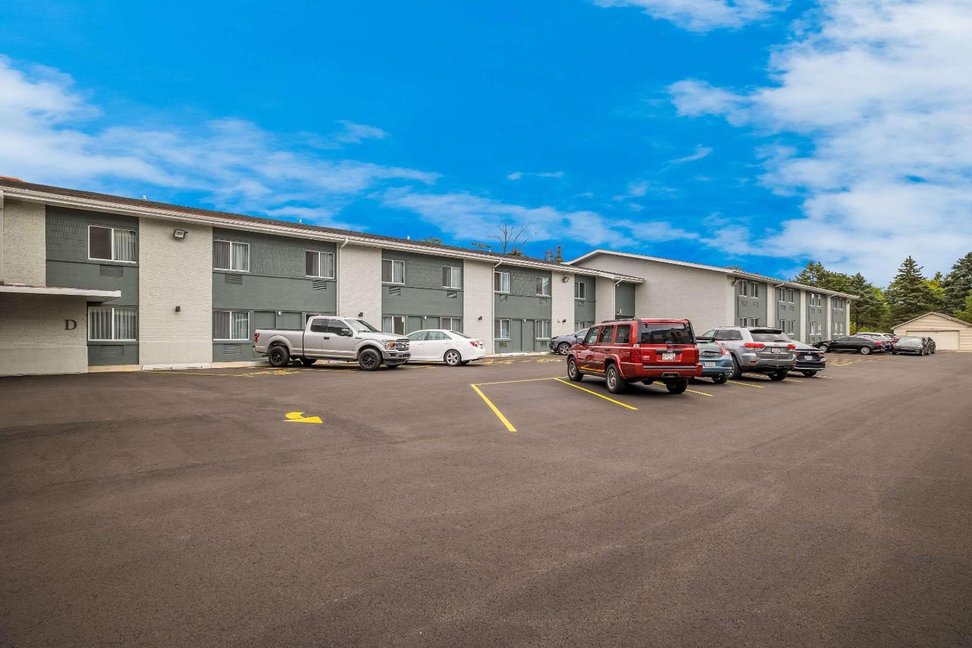 Suburban Studios Milwaukee Airport Exterior foto